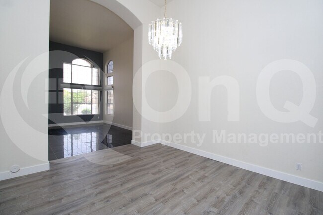Building Photo - 1916 W Pinon Ct