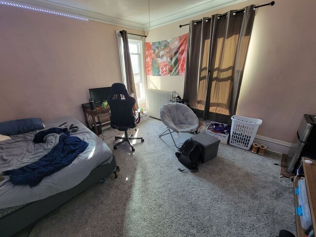 Building Photo - 2115 E 1st St