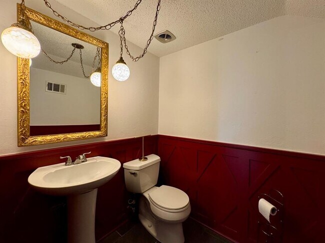 Building Photo - 3604 Jim Robison Dr