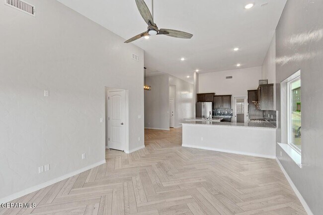 Building Photo - 913 Louisiana Downs Ave