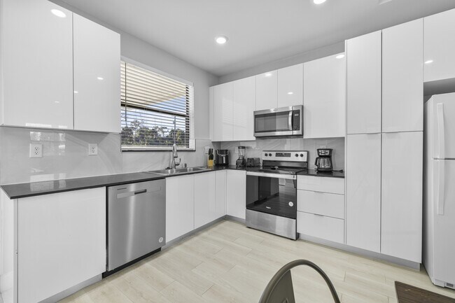 Building Photo - 622 Windermere Dr