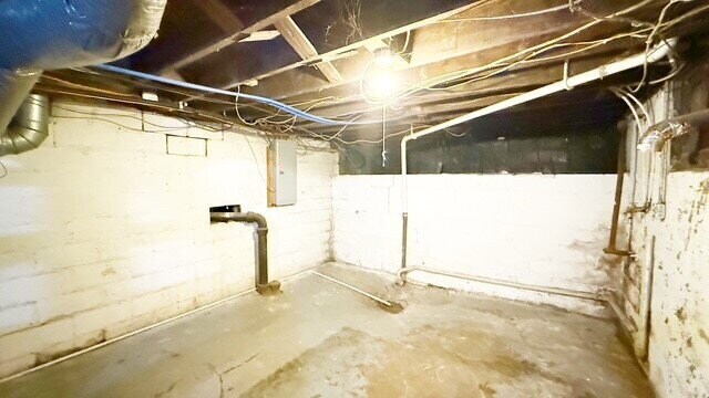 Building Photo - EAST SIDE UPDATED 3 BEDROOM CRAFTSMAN STYLE HOME AVAILABLE NOW!