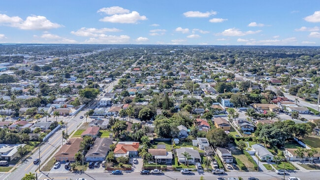 Building Photo - 818 Kaye St