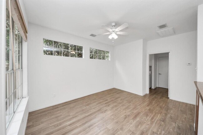 Building Photo - 103 Lakeridge Dr