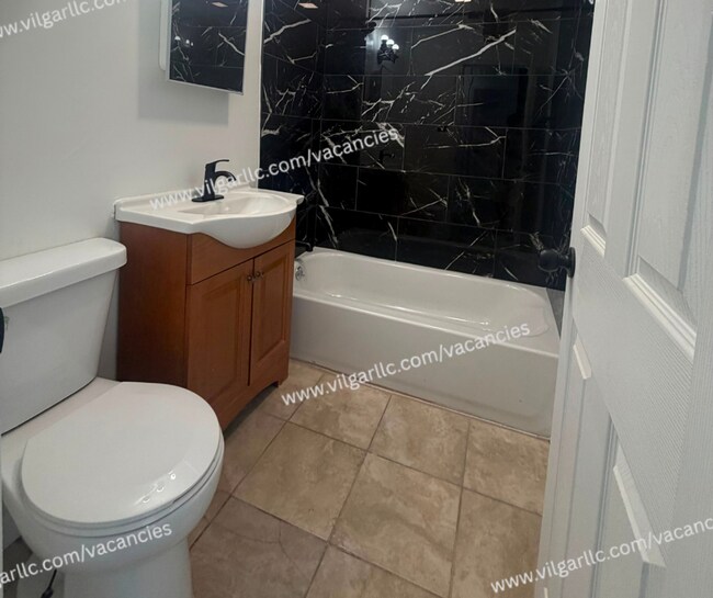 Building Photo - 5121 E 10th Ave