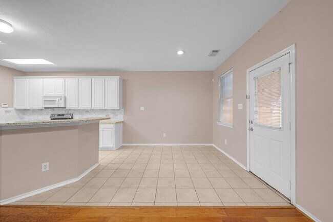 Building Photo - 38 E Stedhill Loop