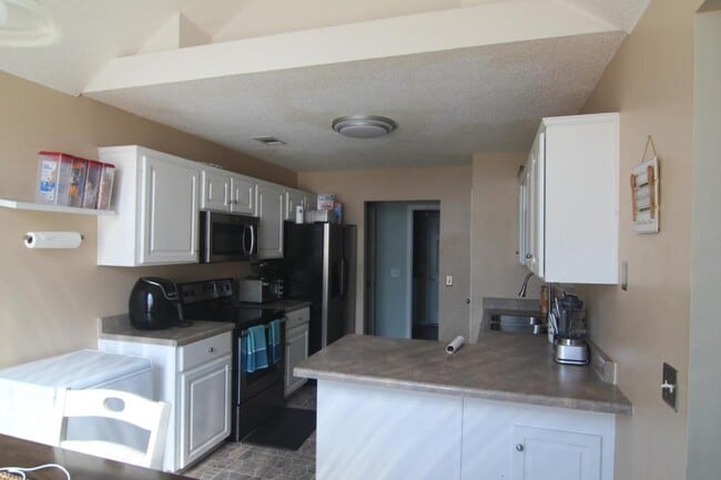 Building Photo - 16 Aquinnah Dr