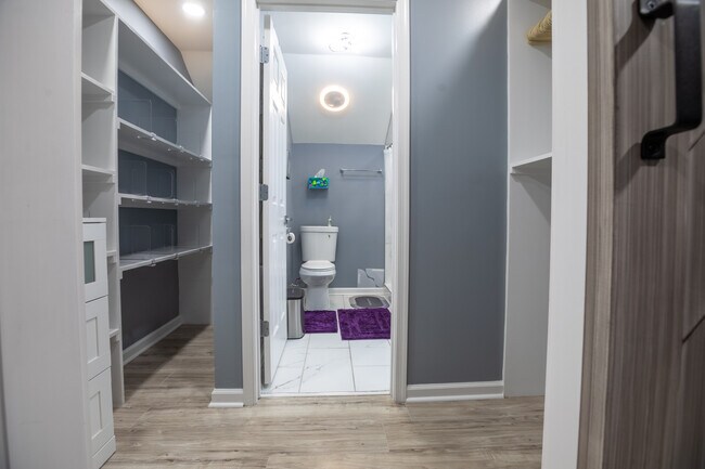 Building Photo - 5464 Daniel Ray Dr