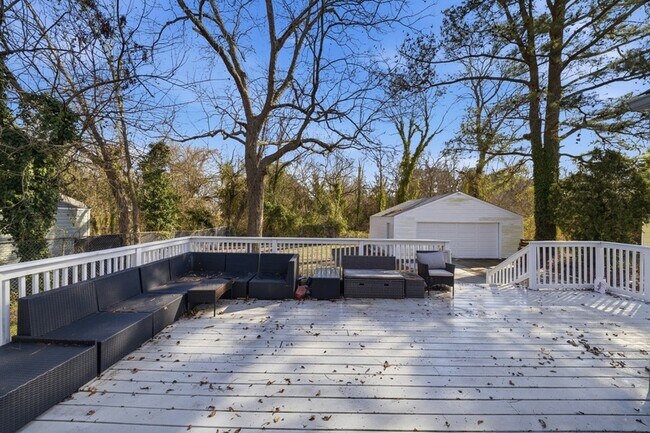 Building Photo - 4549 Bankhead Ave