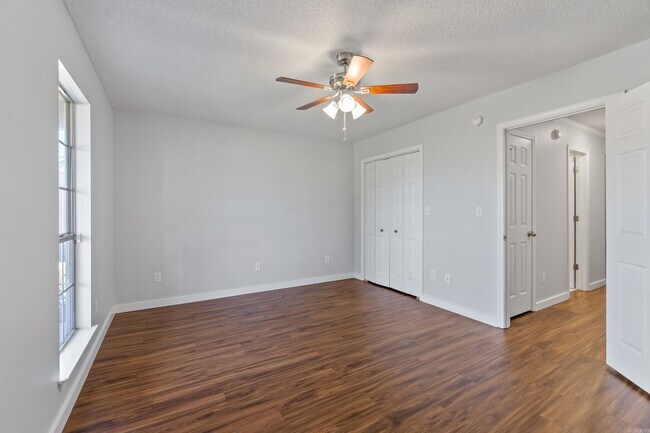 Building Photo - 337 Lamplighter Dr