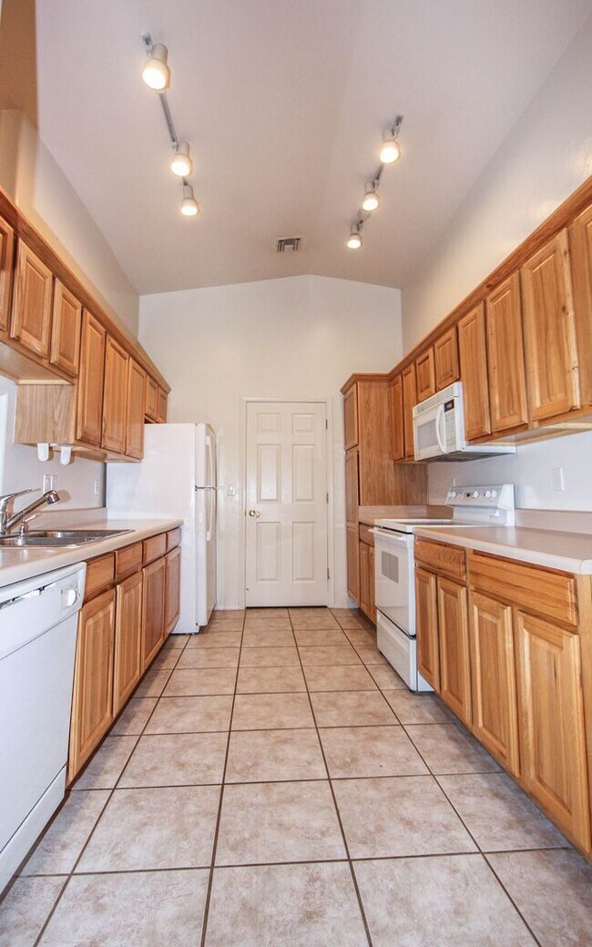 Building Photo - 8509 E Leigh Dr