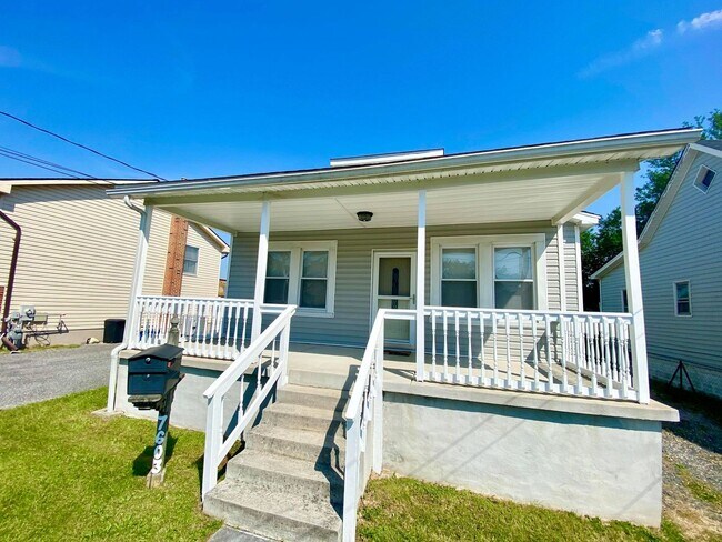 Building Photo - Charming 2 Bedroom/1.5 Bathroom Home with Large Backyard in Colgate, Baltimore, MD!