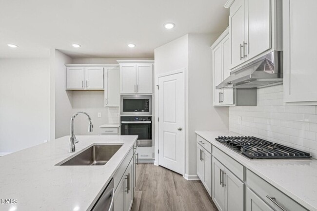 Building Photo - 721 Deschutes Dr