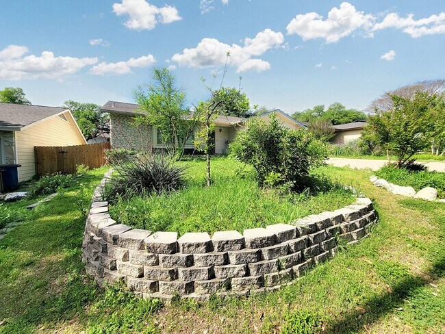 Building Photo - 3/BR 2/BA Single-Level Home with Sunroom a...