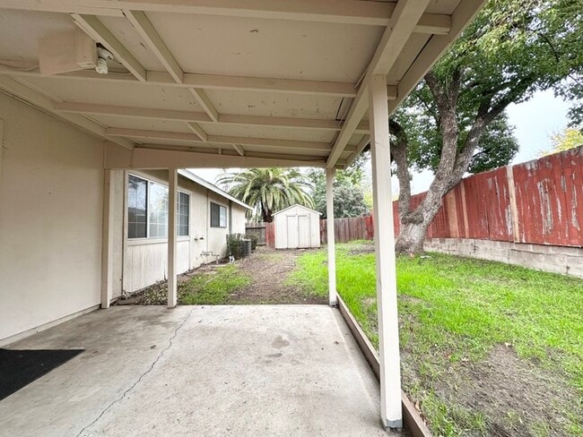 Building Photo - Beautiful 3 bedroom 2 bathroom Sacramento !