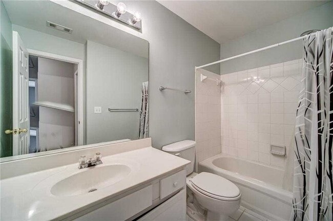 Building Photo - 716 Parkside Dr