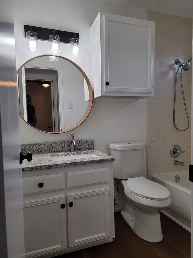 Building Photo - Beautiful 1 bed 1 bath apartment minutes a...