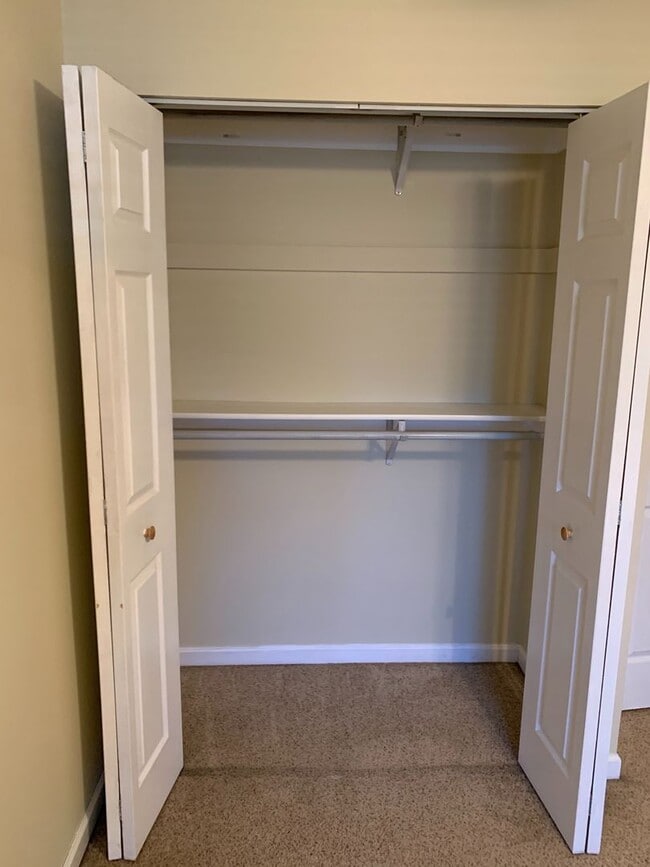 Building Photo - First Floor 1 Bedroom Hidden Valley Condo