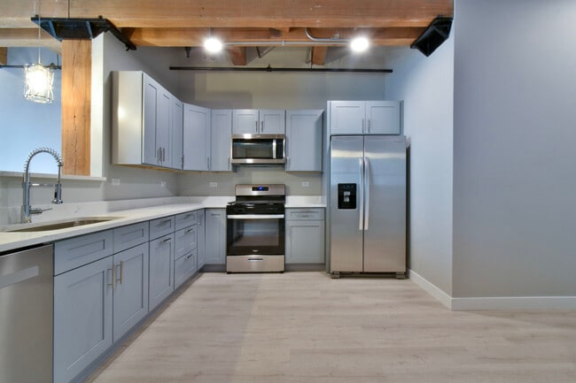 Building Photo - 11 E Illinois St