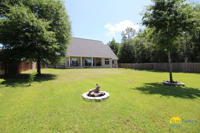 Building Photo - Stunning 4 Bedroom Custom Built Lake Front Home!