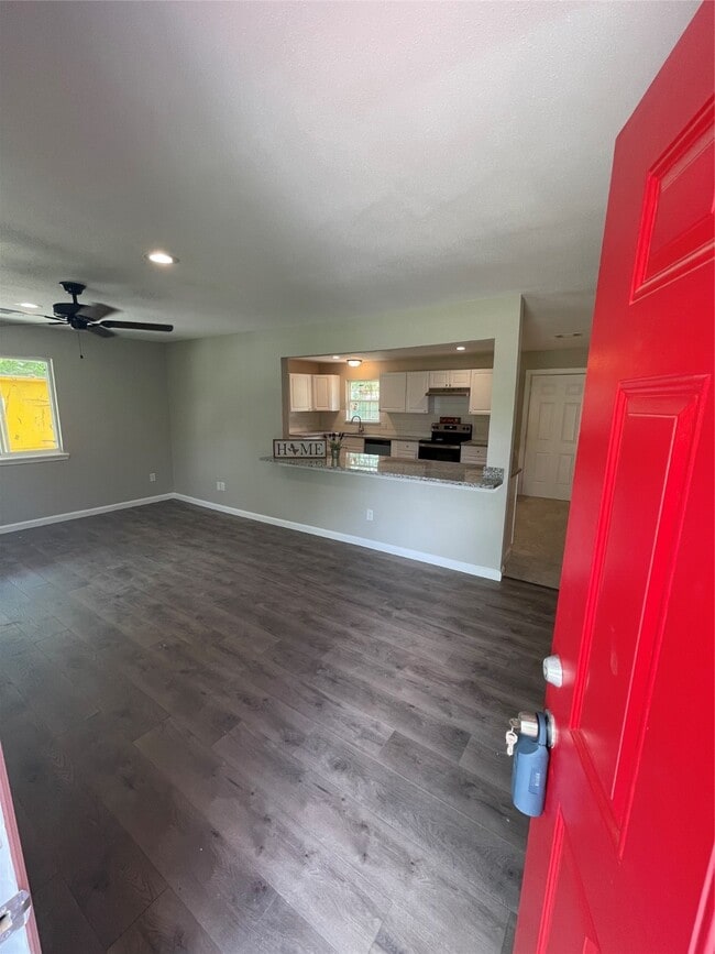 Building Photo - 2734 Ash Rd