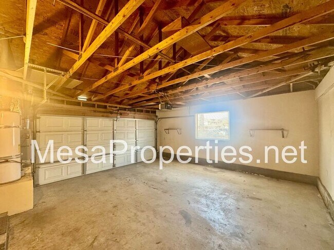 Building Photo - 1423 Willow Tree Ln