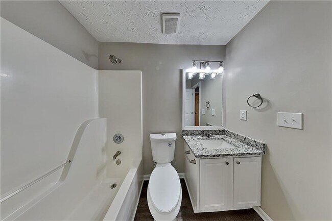 Building Photo - 405 Windsor Brook Ln SE