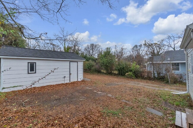 Building Photo - Stylish 2-Bedroom, 1-Bath Home with Contemporary Finishes ($1200/mo base rent***)