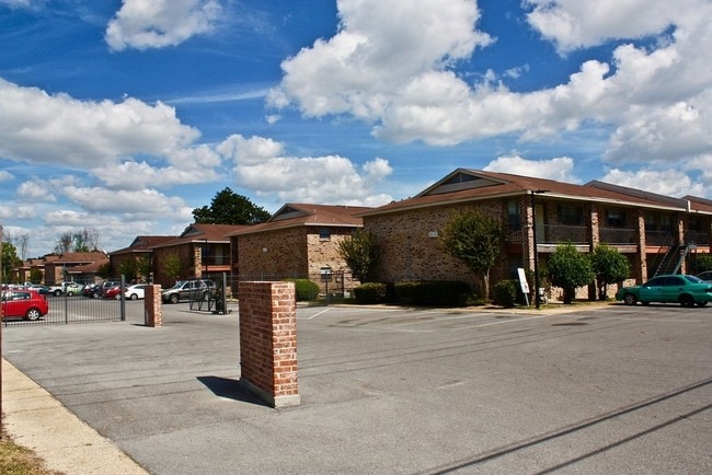 Building Photo - Andrew Apartments