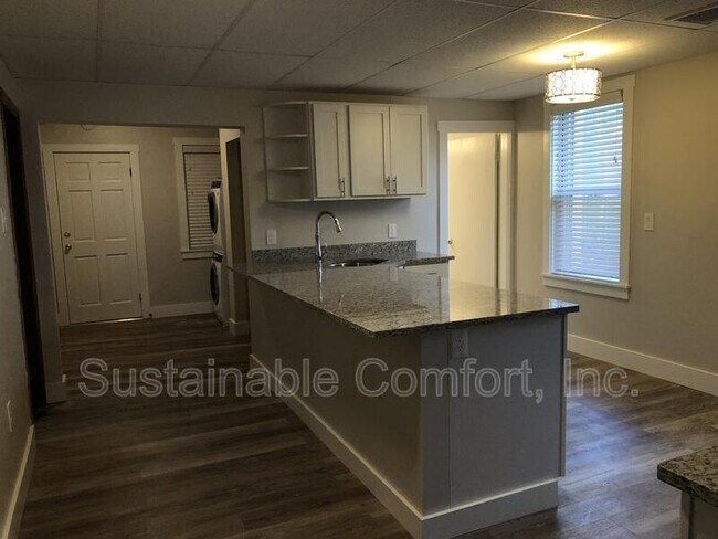 Building Photo - 12 Creston St