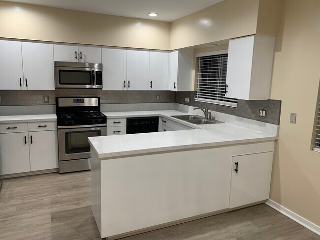 Building Photo - 3520 Pansy Dr