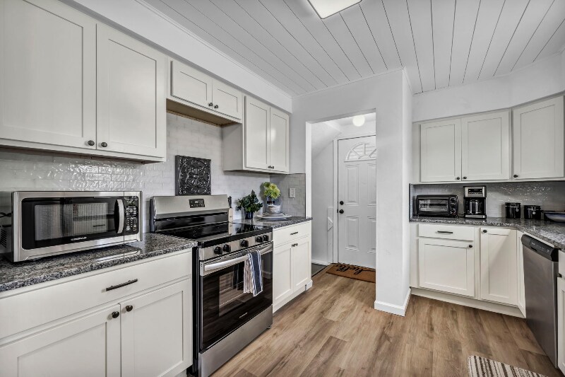 Building Photo - 113 Madison Ave