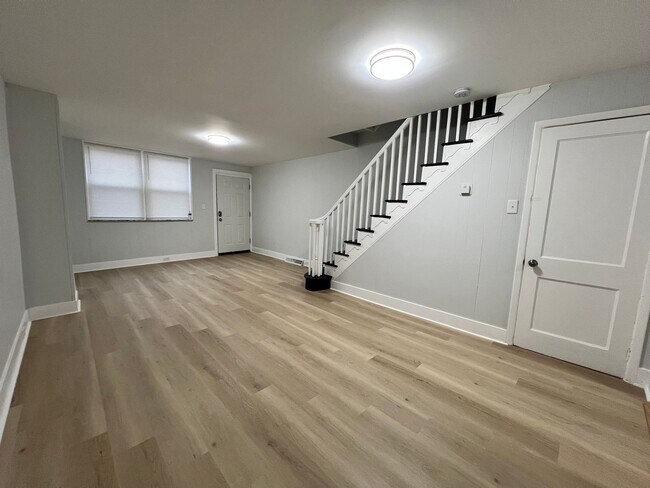 Building Photo - Newly Remodeled 3b/1b House in South Philly! Section 8 Only