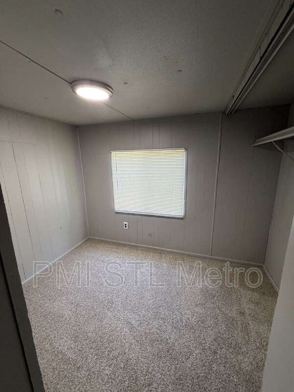 Building Photo - 747 Cunningham Ave