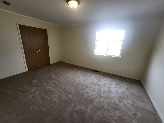 Building Photo - 11737 21 Mile Rd