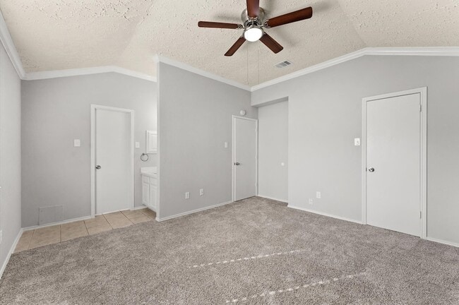 Building Photo - 14003 Vinehill Dr