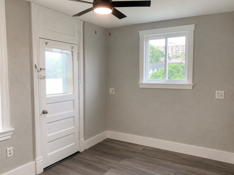 Building Photo - 419 Carothers Ave