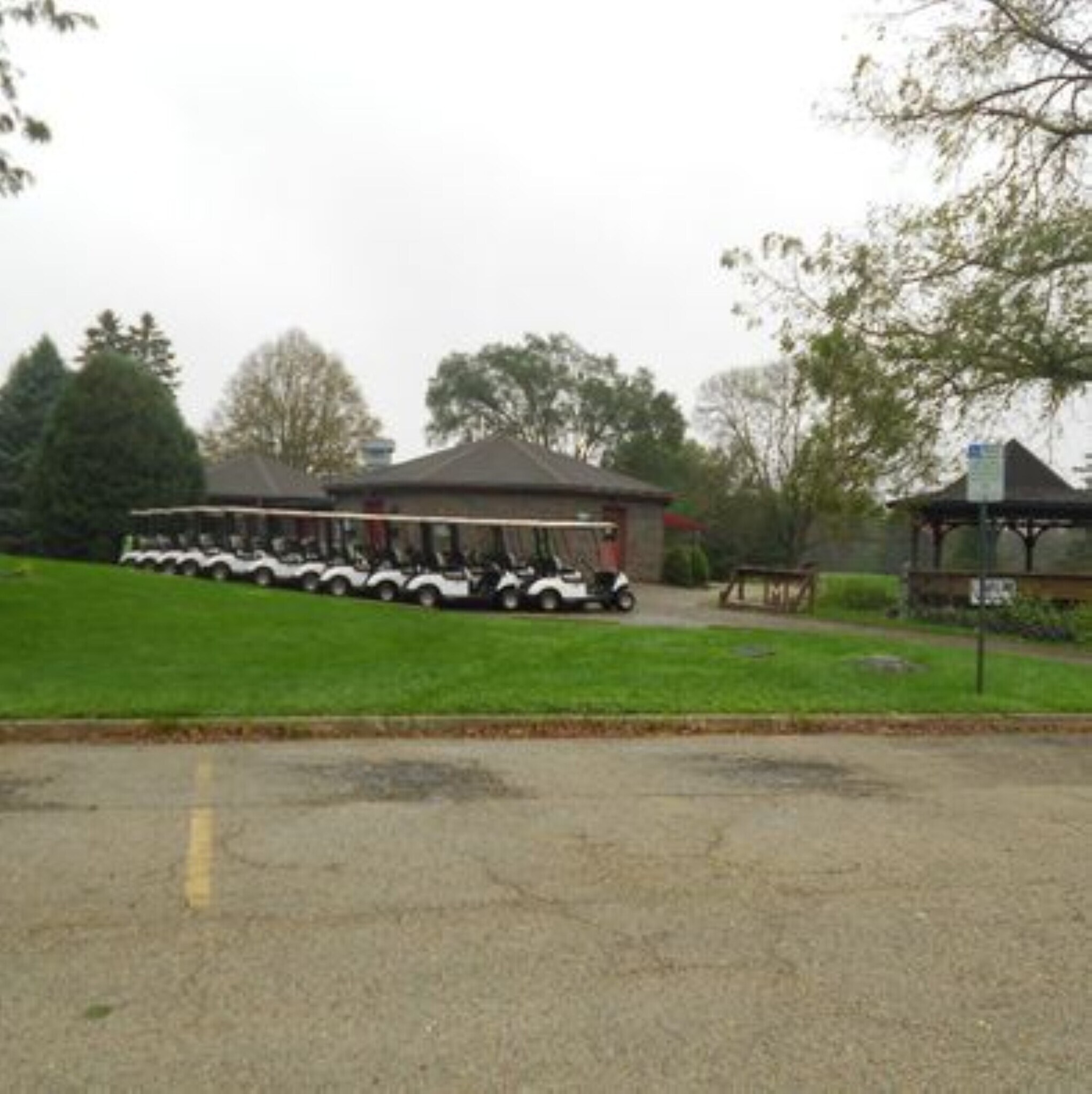 Building Photo - 112 E Dean Ave