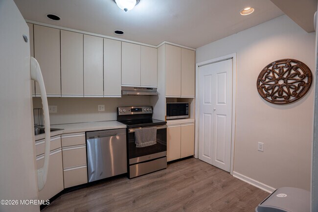 Building Photo - 5C Twin Rivers Dr