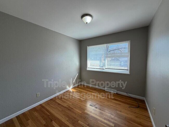 Building Photo - 10191 Mayfair Dr