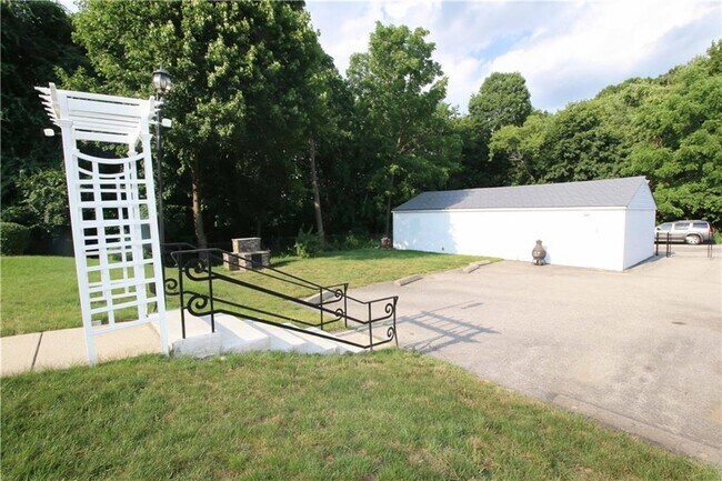 Building Photo - 391 Dulude Ave