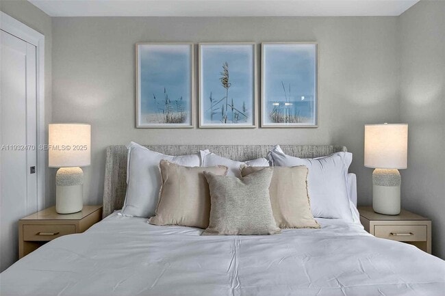 Building Photo - 700 NE 24th St