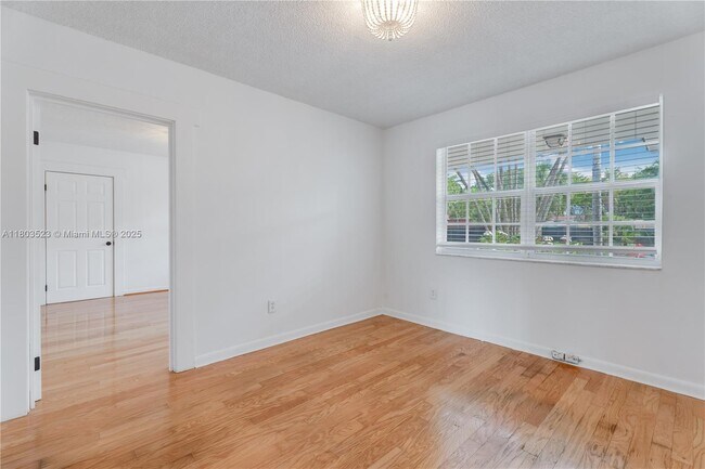 Building Photo - 7601 NE 9th Ave