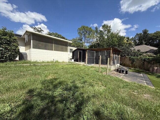 Building Photo - 2304 Country Club Rd