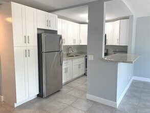 Building Photo - 4 Ventnor Dr