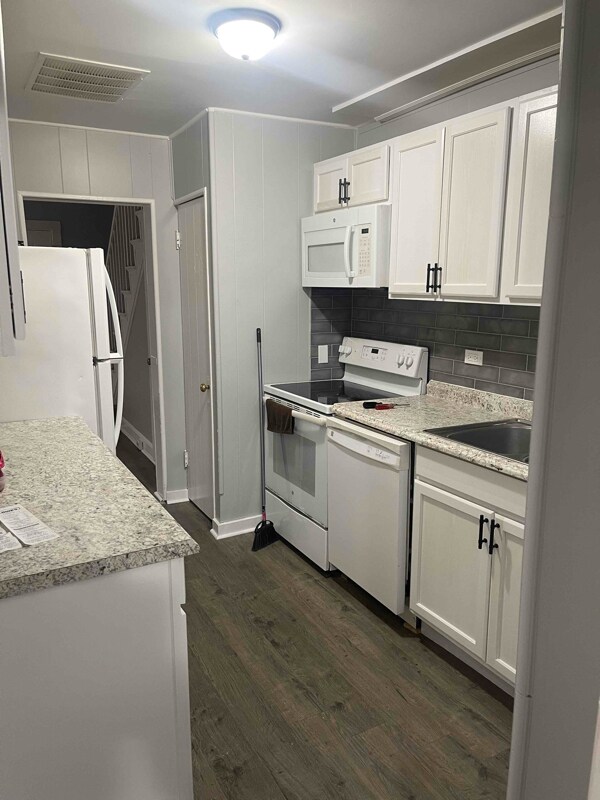 Building Photo - 16 Barney Pl