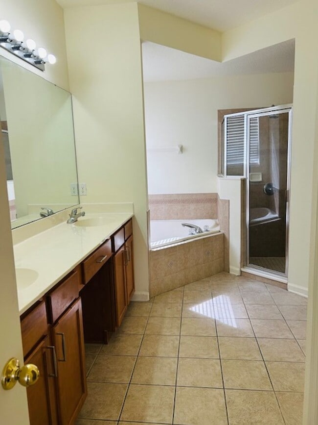 Building Photo - VICTORIA PARK 2-Story - 4 bedroom 2.5 bath 2 car garage AVAILABLE NOW - contact Karen Guardino, R...