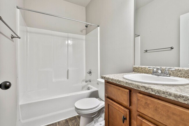 Building Photo - McDonough Home Spacious and Close to Everything!