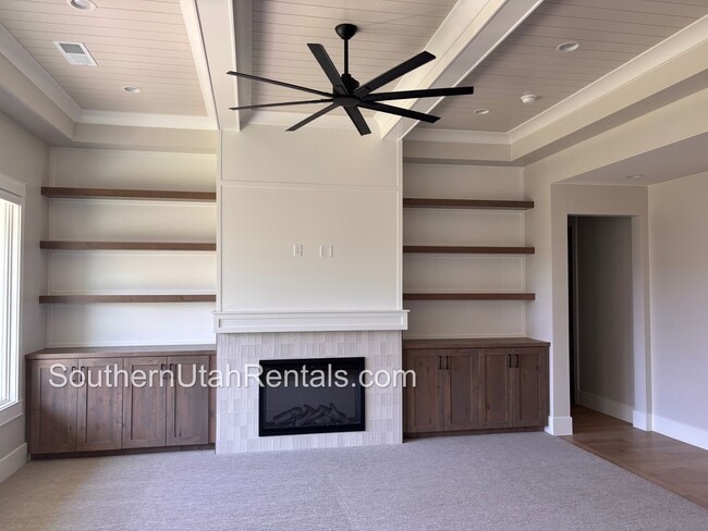 Building Photo - Beautiful 4 bed | 3 Bath | 3 Car Garage of...