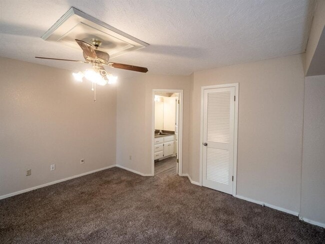Building Photo - 3201 Creekwood Ct